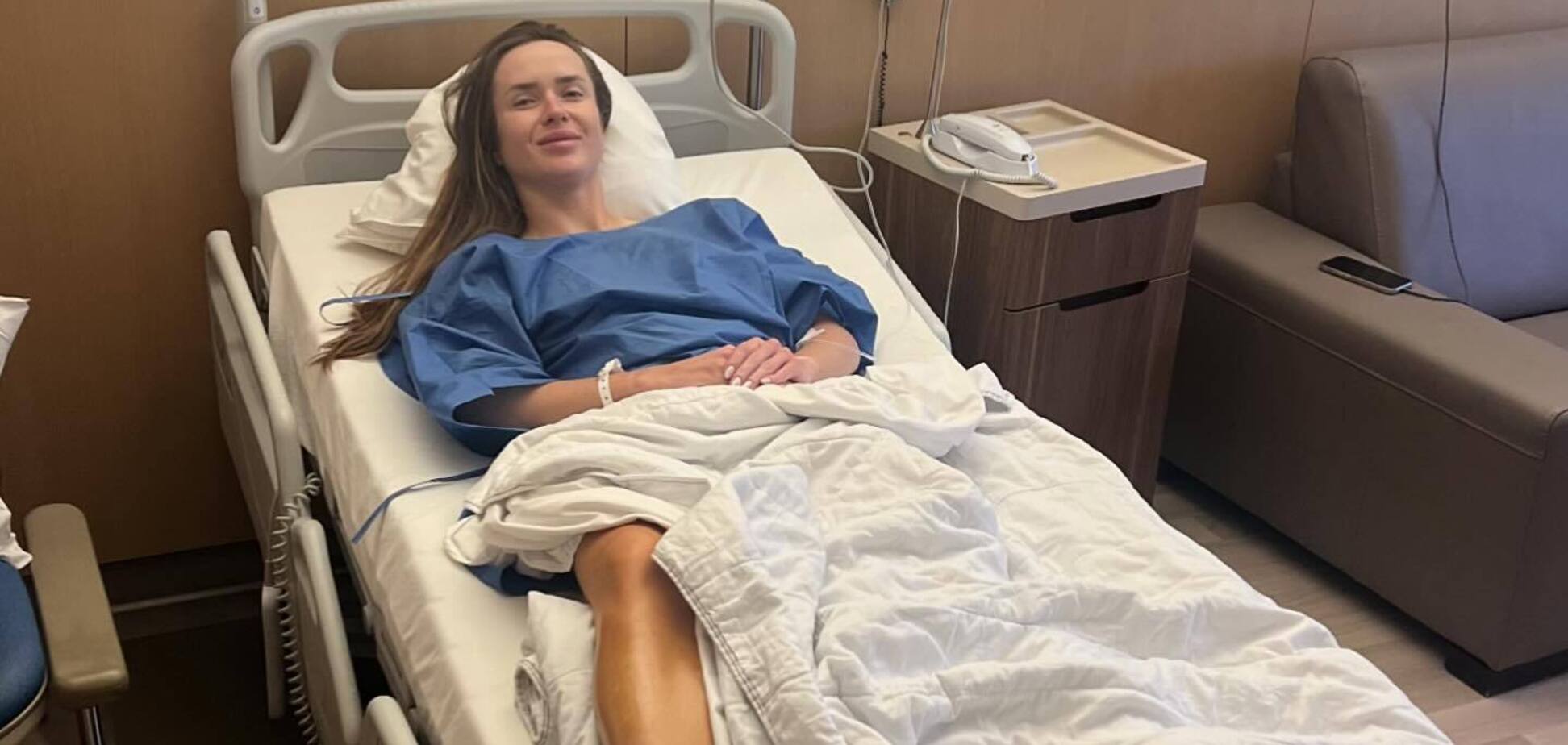 Свитолина появилась в центре Киева на костылях. Фотофакт