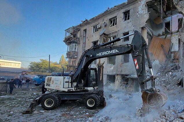 Терор РФ не знає пауз: Зеленський показав відео ударів окупантів по містах України