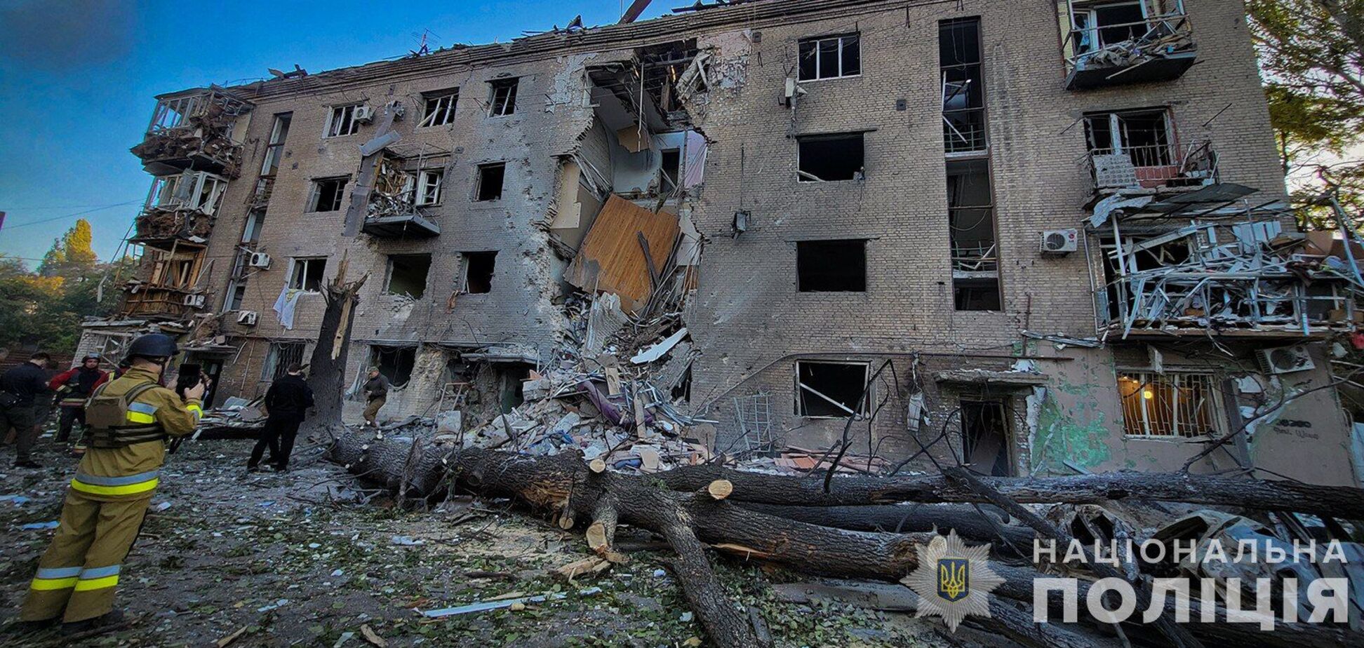 Поліція Запоріжжя показала фото зсередини житлового будинку, в який влучили окупанти