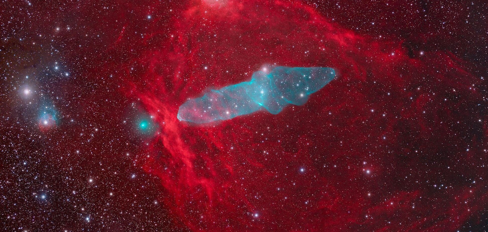 Астрофотограф 'поймал' на фото туманность 'Летучая мышь' и комету C/2023 E1 Atlas