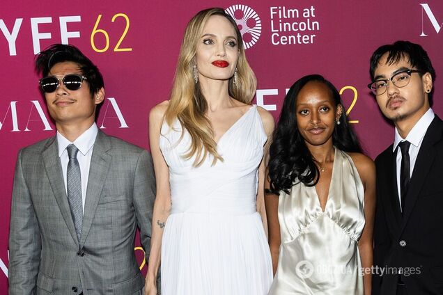 Анджелина Джоли вышла в свет в сопровождении троих приемных детей. Редкие семейные фото