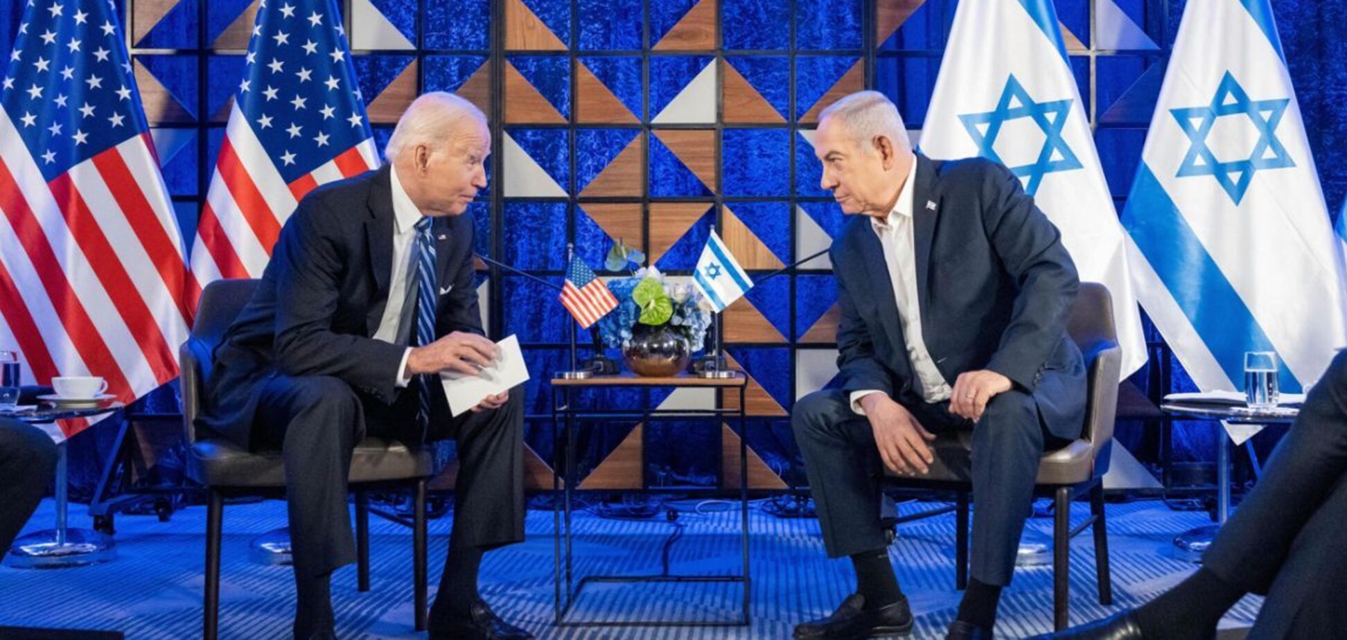 "Войны нужно избежать": Байден обеспокоен из-за конфликта на Ближнем Востоке, будет звонить Нетаньяху