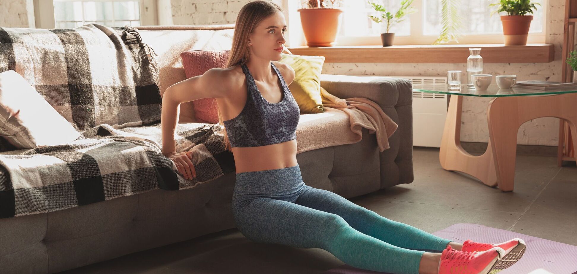 Похудение во время праздников: упражнения, которые можно выполнять на диване