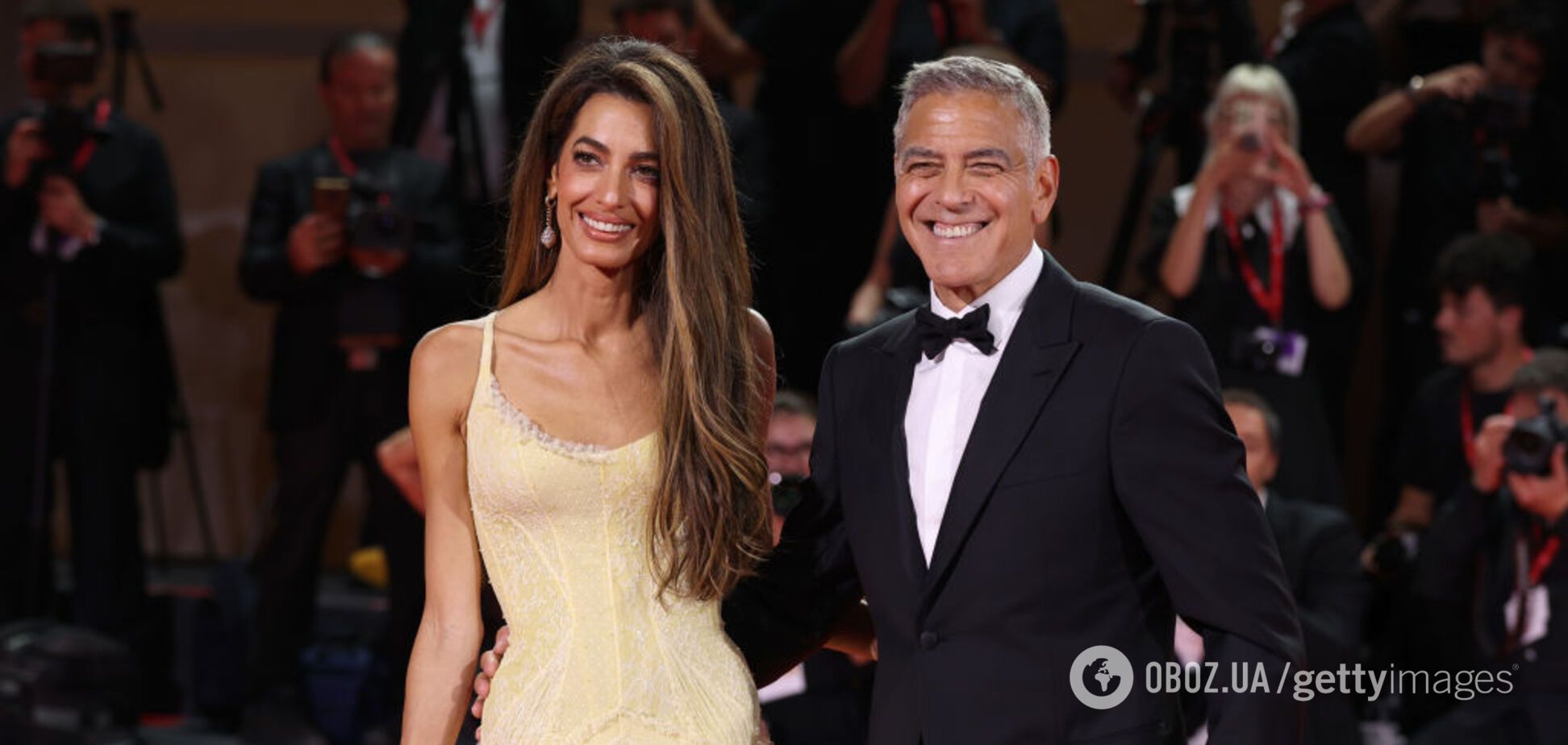 Більше ніякого мінімалізму: Амаль Клуні показала наймодніші прикраси осені 2024