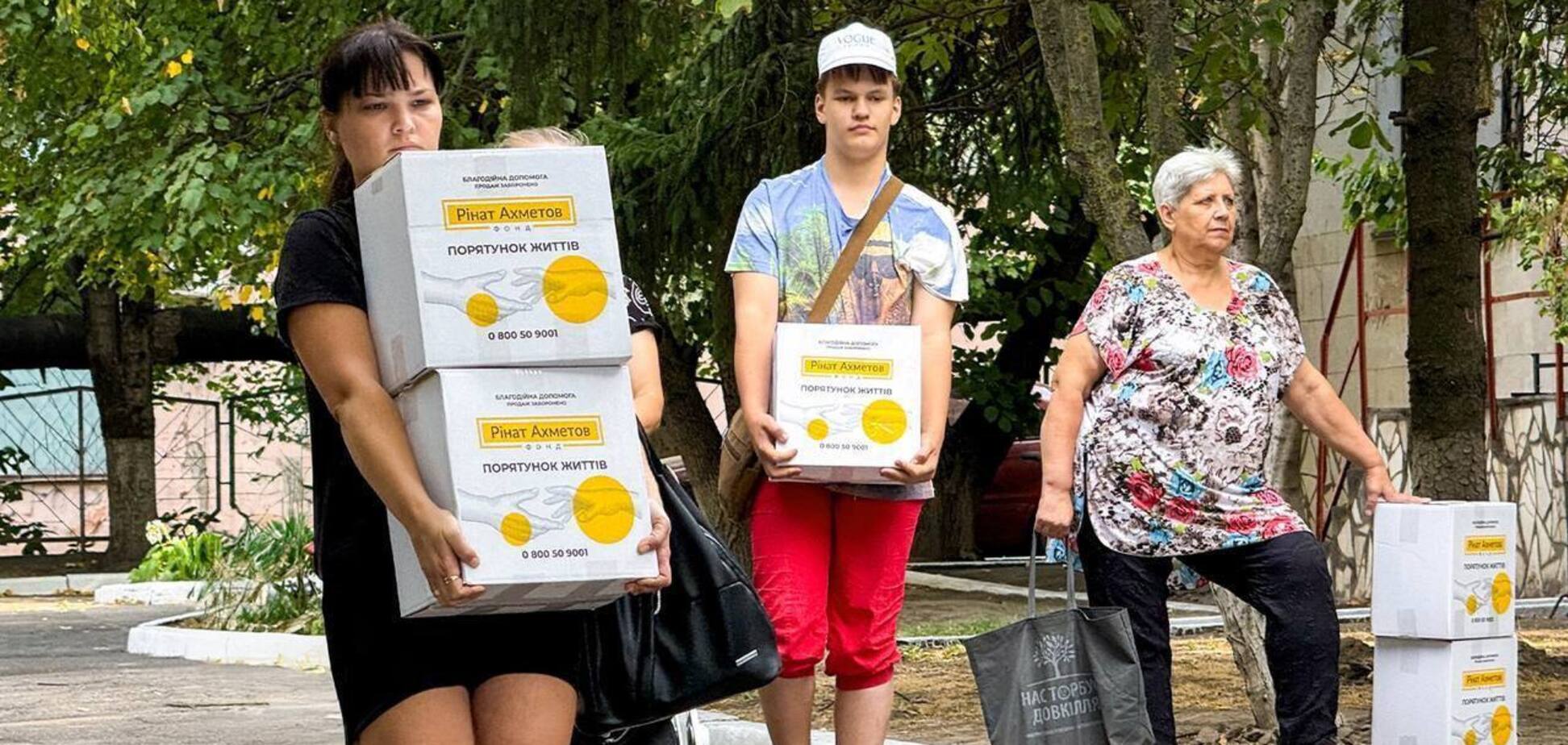 У Кам'янському переселенці з Селидівської та Авдіївської громад отримали проднабори від Фонду Ріната Ахметова