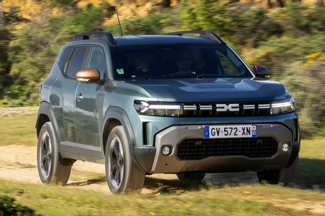 У листопаді у продаж надійде оновлена версія Dacia Duster: чим дивуватиме і яка ціна