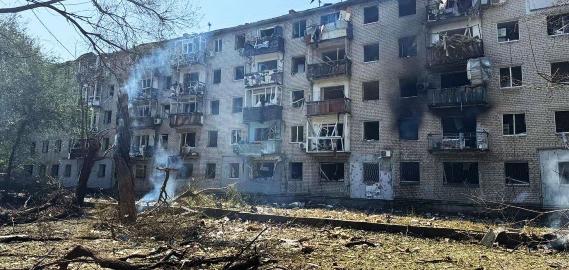 Оккупанты атаковали Павлоград, есть разрушения: один человек погиб, десятки пострадали