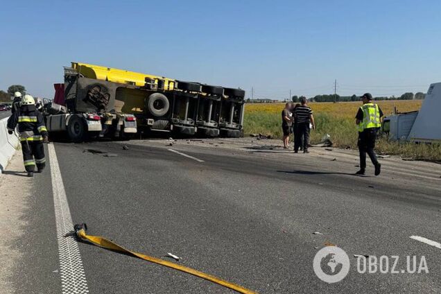 Сталась аварія за участі двох вантажівок