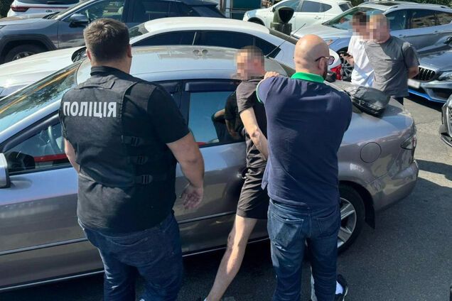 Хотіли підзаробити на ухилянтах: ДБР повідомило про підозру двом військовим, які втекли зі служби і організували 'схему'. Фото