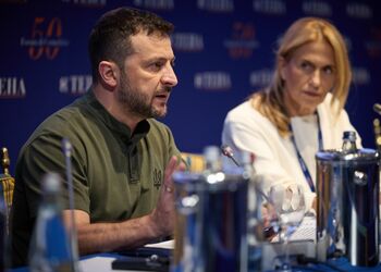 Зеленський: в Україні будується підземне виробництво зброї