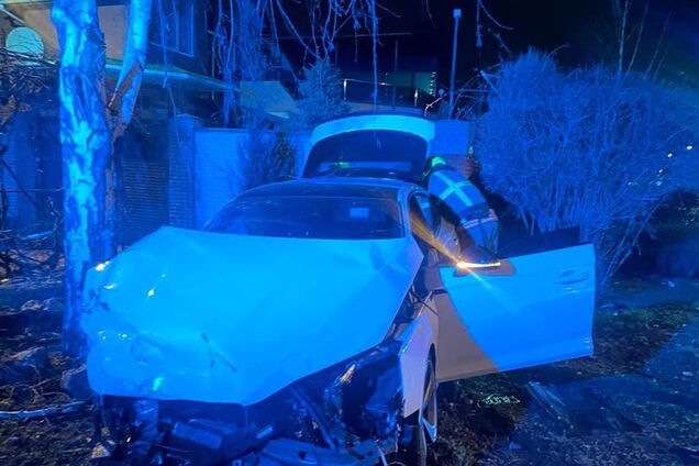 Женщин зажало в салоне: в Днепре столкнулись два автомобиля, на месте работали медики и спасатели. Фото