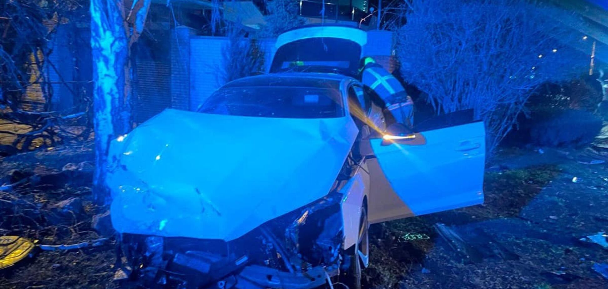 Жінок затиснуло в салоні: у Дніпрі зіткнулися два автомобілі, на місці працювали медики та рятувальники. Фото