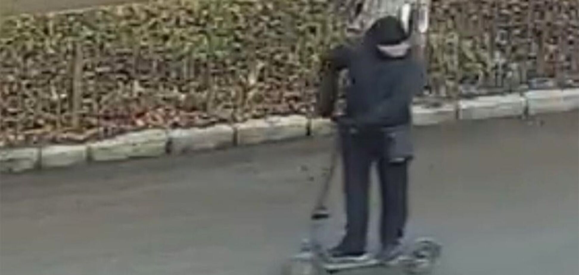 В Чернигове мужчина публично поддержал российскую агрессию во время минуты молчания по погибшим Героям: что ему грозит