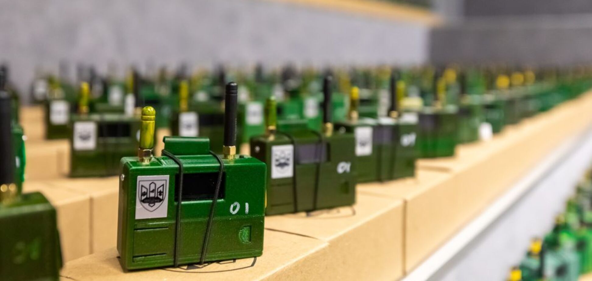 Военные на фронте получат еще тысячу детекторов дронов от Порошенко