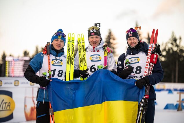 Норвезькі чемпіони світу з біатлону розгорнули прапор України після гонки Кубку світу. Фото та відео