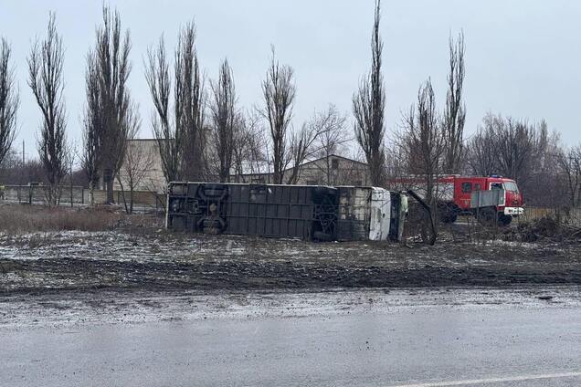 В окупованому Іловайську розбився автобус із людьми: є загиблі та десятки травмованих. Фото