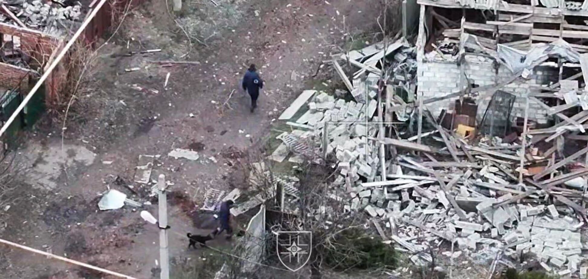 'ВСУ не стреляют во все, что движется': оккупанты в Торецке начали переодеваться в гражданскую одежду. Фото