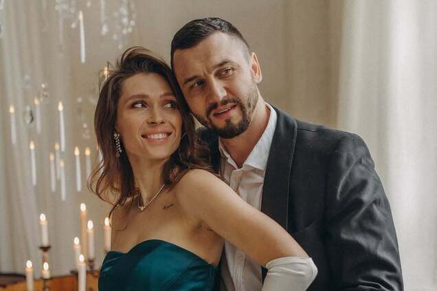Актриса Елена Светлицкая объявила о разводе после 10 лет брака и показала счастливое общее фото из ЗАГСа