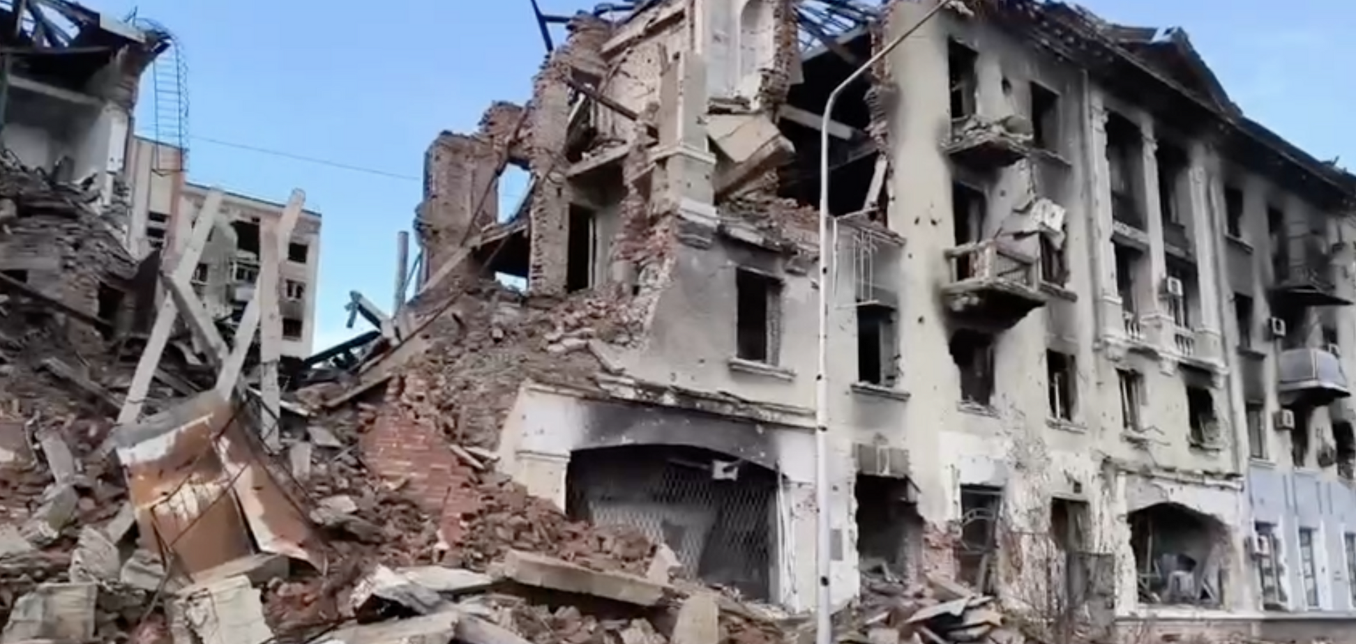 'Нет ни одного уцелевшего дома': оккупант показал, что россияне сделали с Бахмутом. Видео