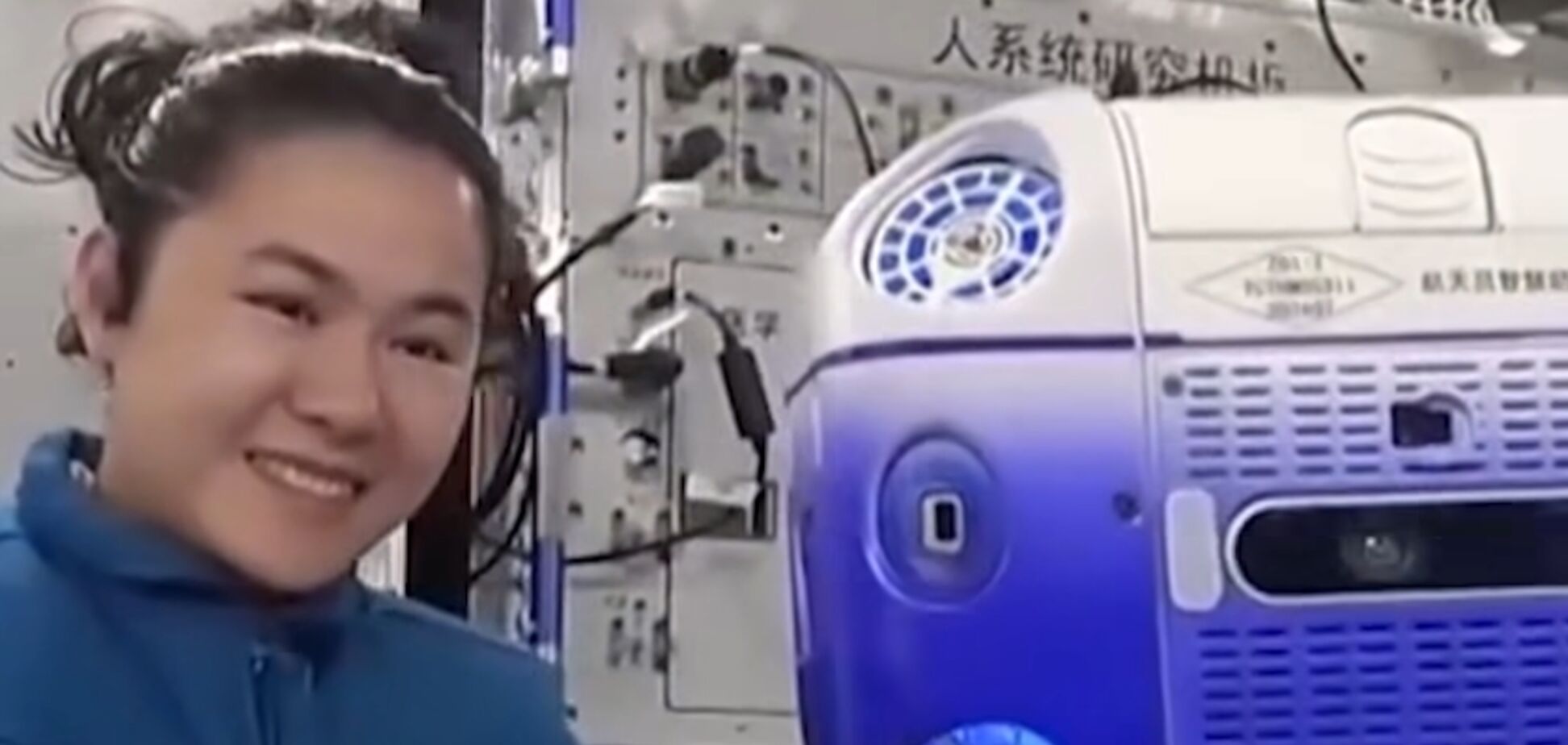 У китайских тайконавтов в космосе появился умный помощник: что умеет робот Сяо Хан. Фото и видео