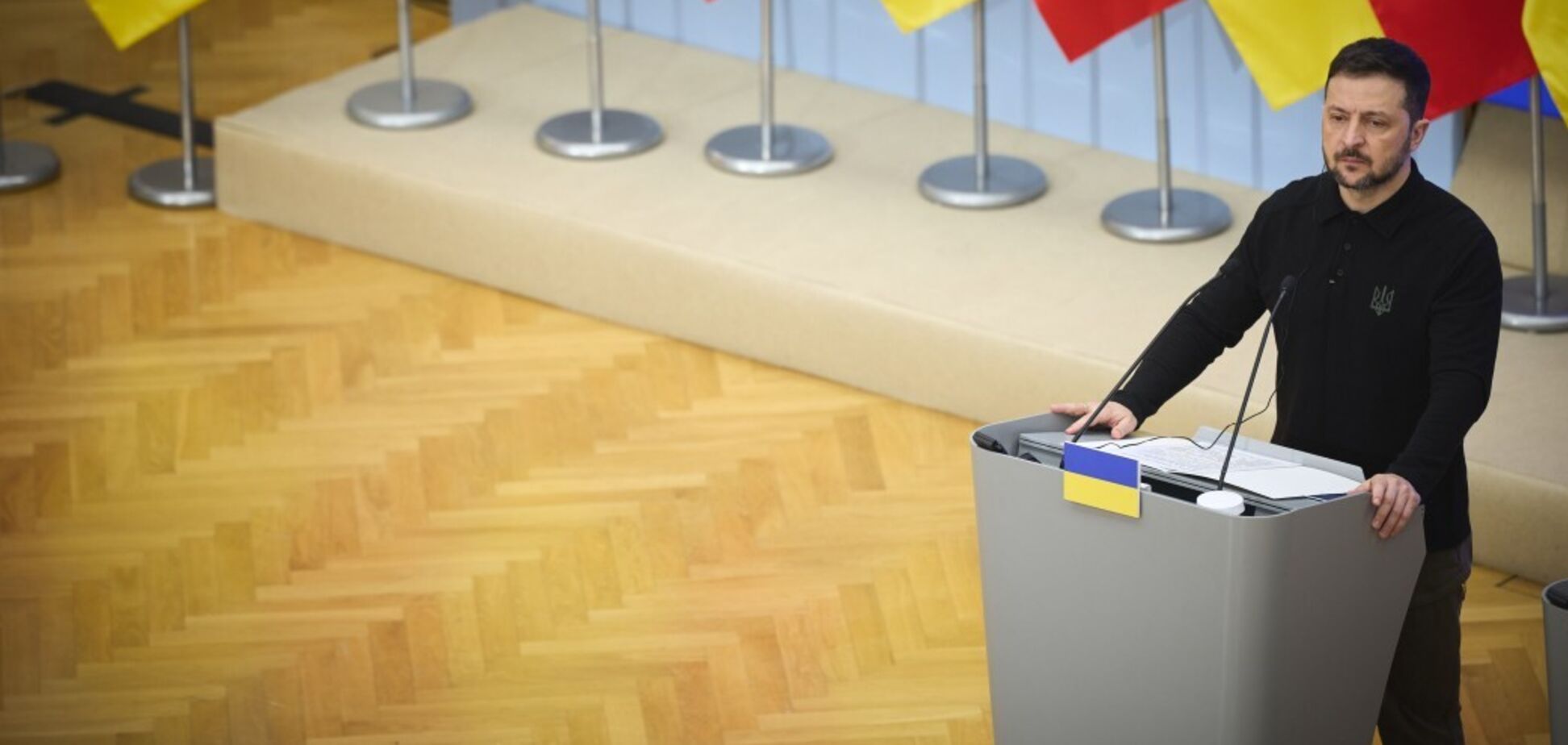 'Україна повинна захищати всю територію': Зеленський пояснив, чому армія РФ має перевагу на окремих напрямках. Відео