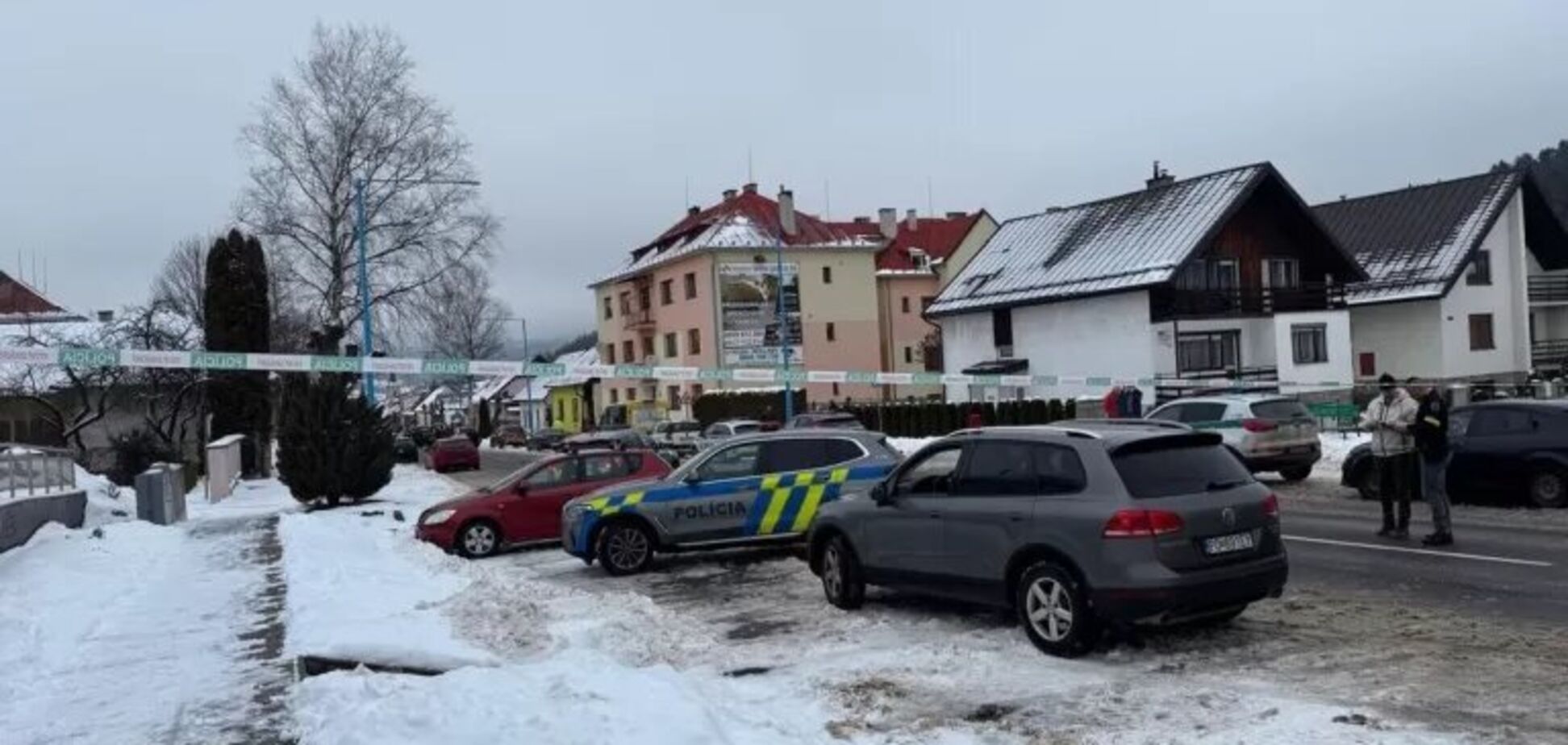 В школе в Словакии ученик напал с ножом на учителя и одноклассников: есть погибшие