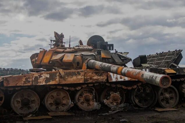 Более 1400 оккупантов и 11 танков: озвучены потери РФ за сутки