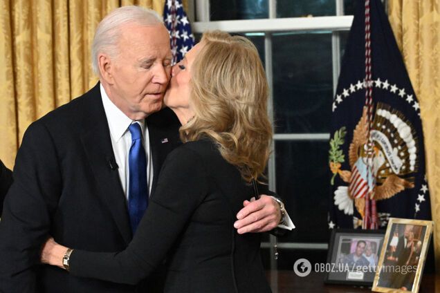 У 'траурному' образі: Джилл Байден вбралася в незвичний для неї колір на прощальну промову чоловіка. Фото