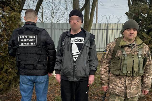 Для хоробрості випив пляшку горілки: прикордонники затримали росіянина, який намагався незаконно втекти до Словаччини. Фото