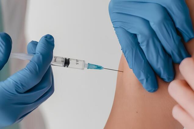 Следует сделать в первые 72 часа: в Минздраве разъяснили, кому и в каких случаях проводят экстренную вакцинацию от кори