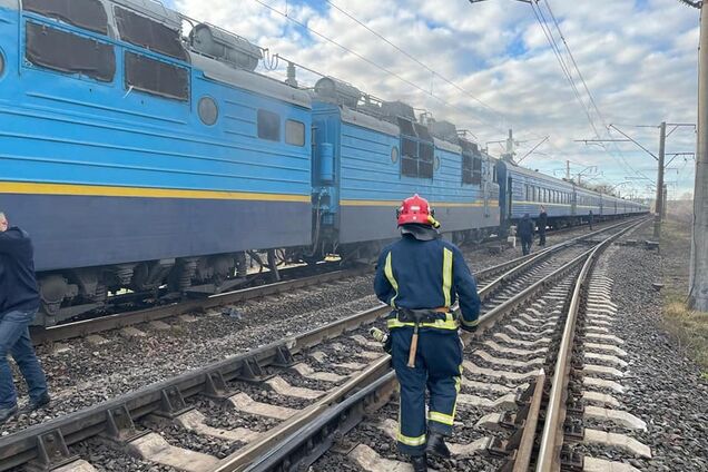 В Ривненской области на ходу загорелся поезд с пассажирами: все подробности чрезвычайной ситуации. Видео