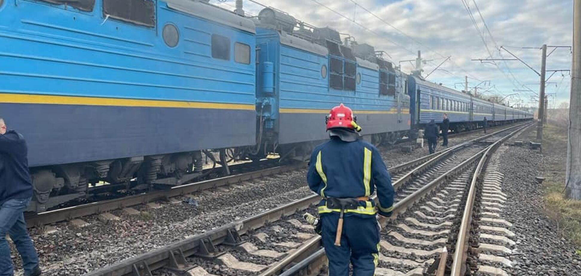 На Рівненщині на ходу загорівся потяг з пасажирами: усі подробиці надзвичайної ситуації. Відео