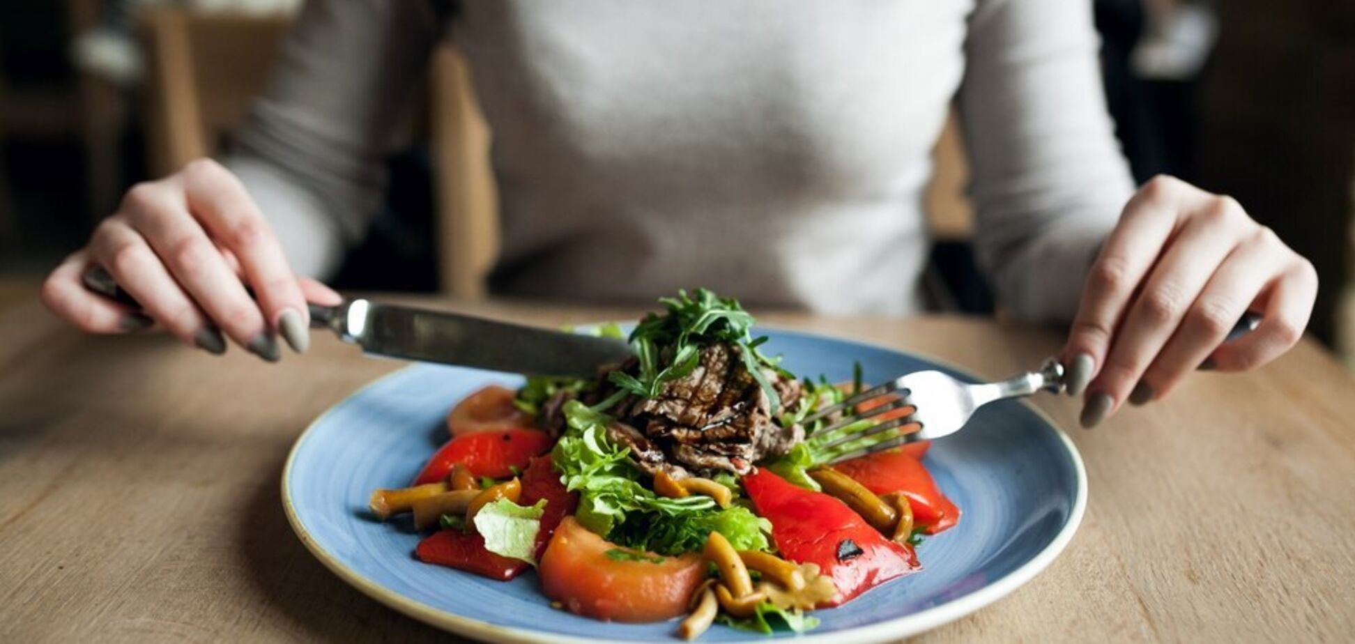 9 сигналів переїдання: на що варто звернути увагу