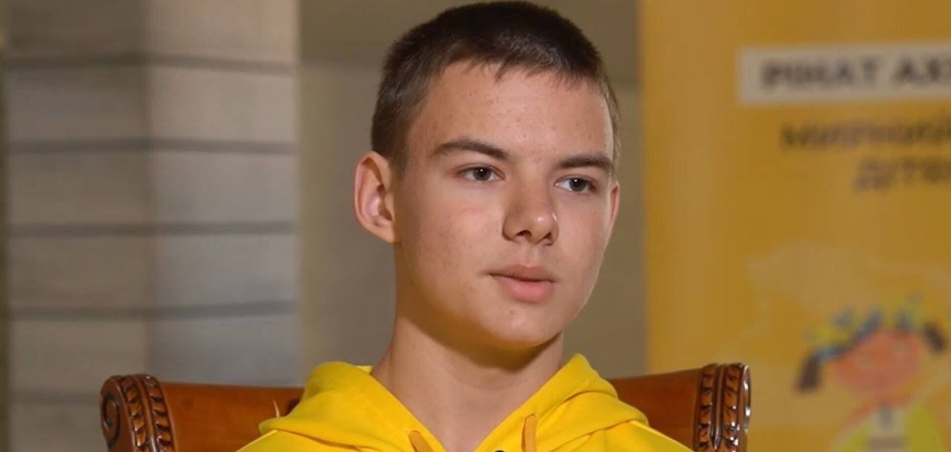 'У мене вдома є прапор з автографами військових': 12-річний Денис з Херсона розповів свою історію музею 'Голоси мирних' Фонду Ріната Ахметова