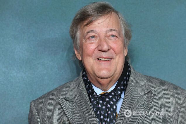 67-летний Стивен Фрай показался в объятиях младшего его на 30 лет мужа. Редкое фото