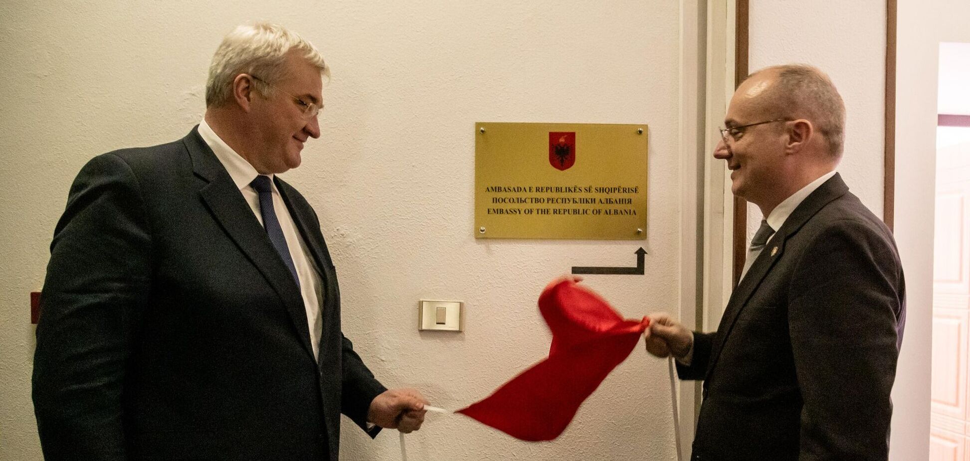 У Києві відкрилось нове посольство: вперше від початку повномасштабної війни. Фото