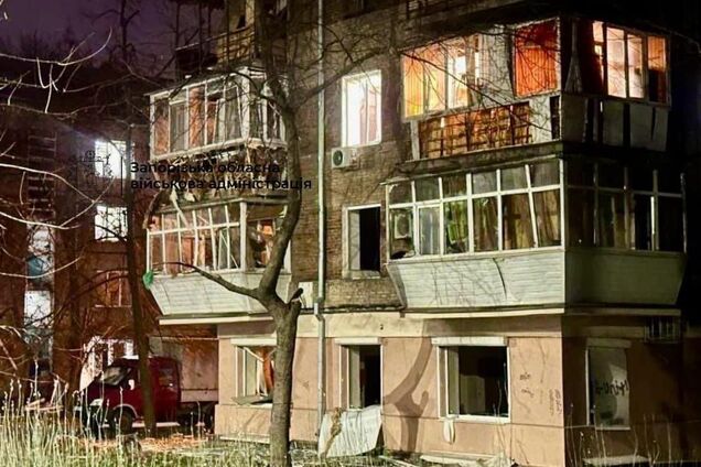 Армия РФ ударила по объекту инфраструктуры в Запорожье: один человек погиб, 12 ранены. Фото и видео