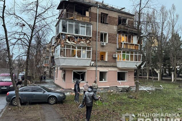 'Балкон і двері вирвало, скло вибите!' Очевидці розповіли про наслідки ракетного удару по Запоріжжю 