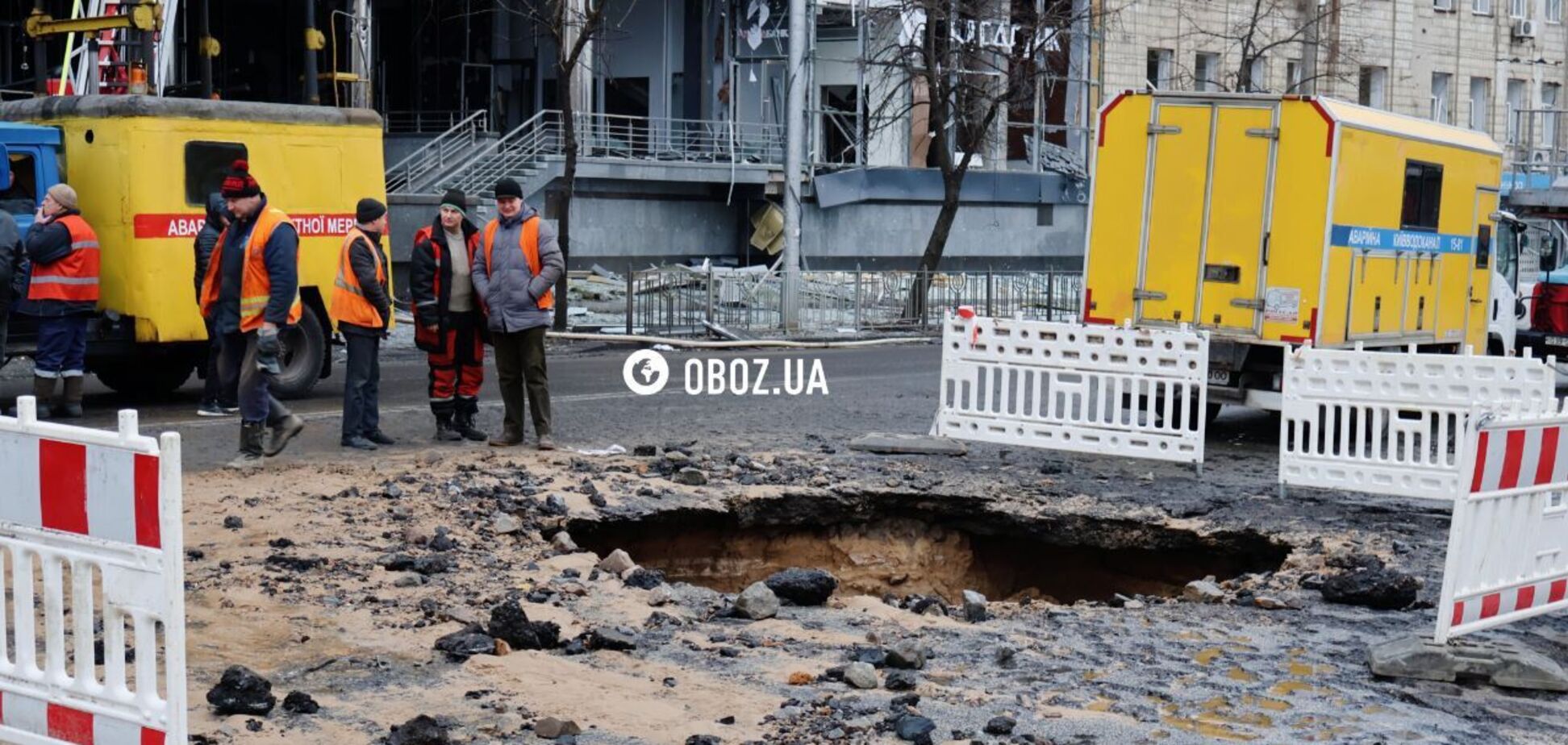Армия РФ атаковала Киев баллистикой: есть погибшие, повреждены станция метро и водопровод. Все детали