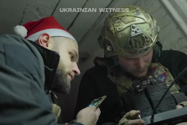 Пілоти екіпажу ударних бомберів показали, як доставляли подарунки на Новий рік побратимам в окопи. Відео