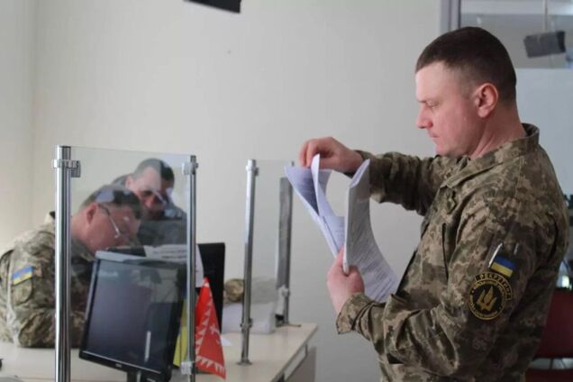 Чи має право на відстрочку чоловік, на утриманні якого перебуває троє дітей, одна з яких повнолітня: пояснення