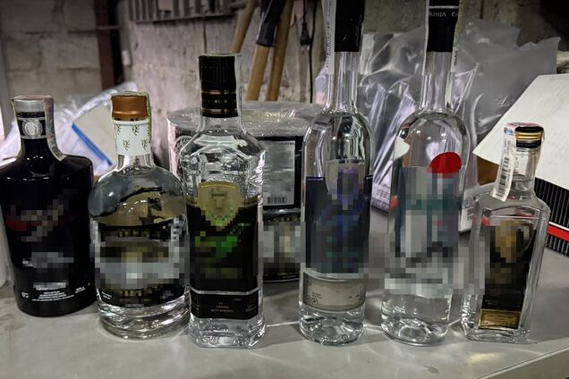 Производитель алкоголя прятал на своем составе тысячи бутылок контрафакта