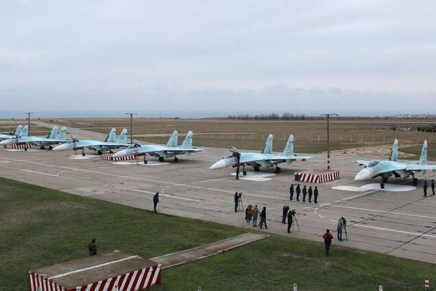 У Криму пролунали вибухи біля трьох російських аеродромів, – місцеві жителі