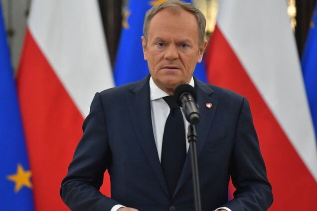 Туск приказал готовиться к депортациям: консульства Польши в США начали поощрять поляков возвращаться на Родину