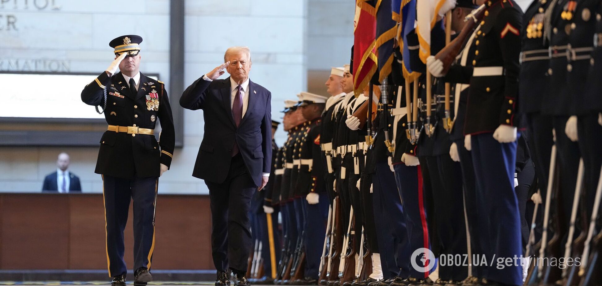 Загадочная Мелания, стильные Байдены и 'зигующий' Маск: самые яркие моменты с инаугурации Трампа. Фоторепортаж