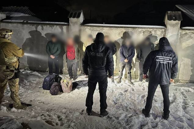 Хотели попасть в Румынию: пограничники разоблачили еще одну схему по пересечению границы, задержаны. Фото и видео