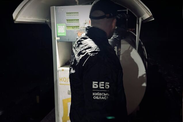 На АЗС украинцам вместо бензина заливали фальсификат
