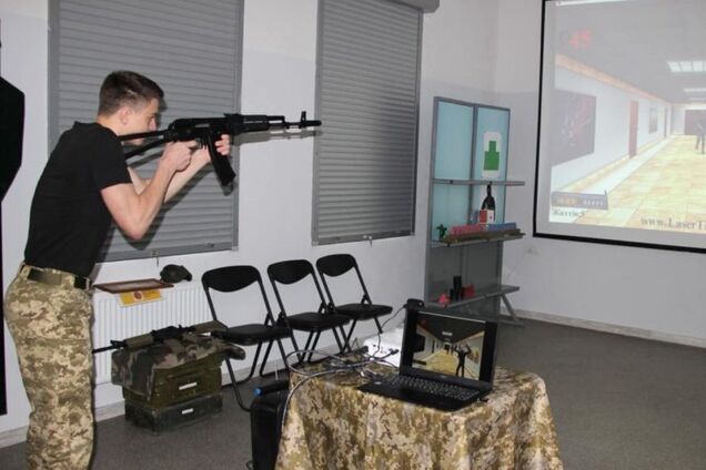 Симулятори дронів, бронежилети тощо. Стало відомо, яке обладнання купують для уроків 'Захист України'