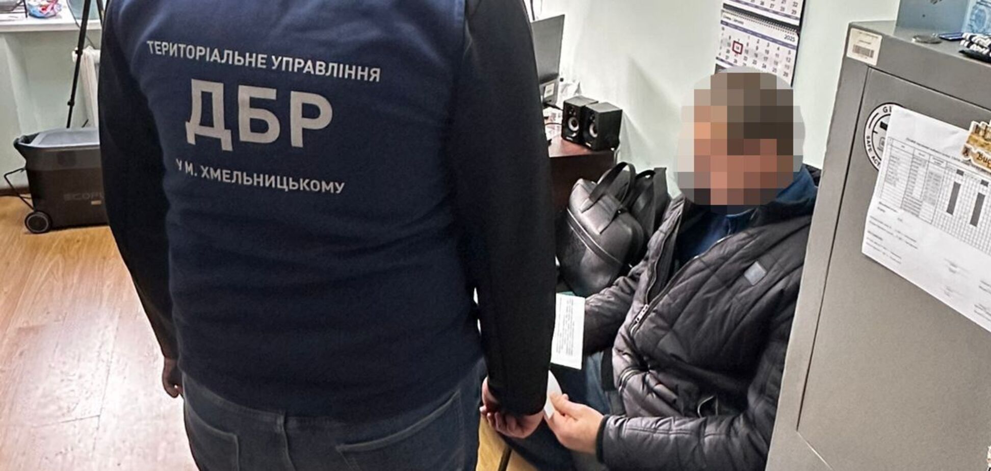 Був у змові з керівником: ДБР повідомило про підозру співучаснику схеми поборів із бійців, що ухилялися від служби. Фото