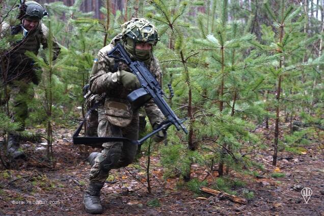 Окупанти здійснюють спроби потіснити Сили оборони із займаних позицій: у Генштабі назвали найгарячіші напрямки фронту